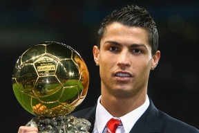 半岛体育注册网址 -詹姆斯复出首秀出彩，新疆男篮主场血战豪取7连胜