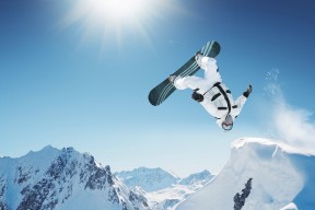 半岛体育注册网址 -Karsa在瑞士队比赛中精彩发挥，战术调整引发热议！