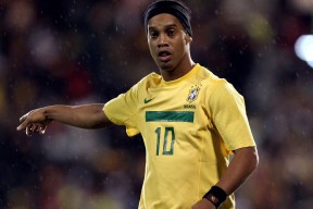 半岛体育下载 -奥斯梅恩复出首秀出彩，辽宁男篮主场爆冷曼城，豪取4连胜